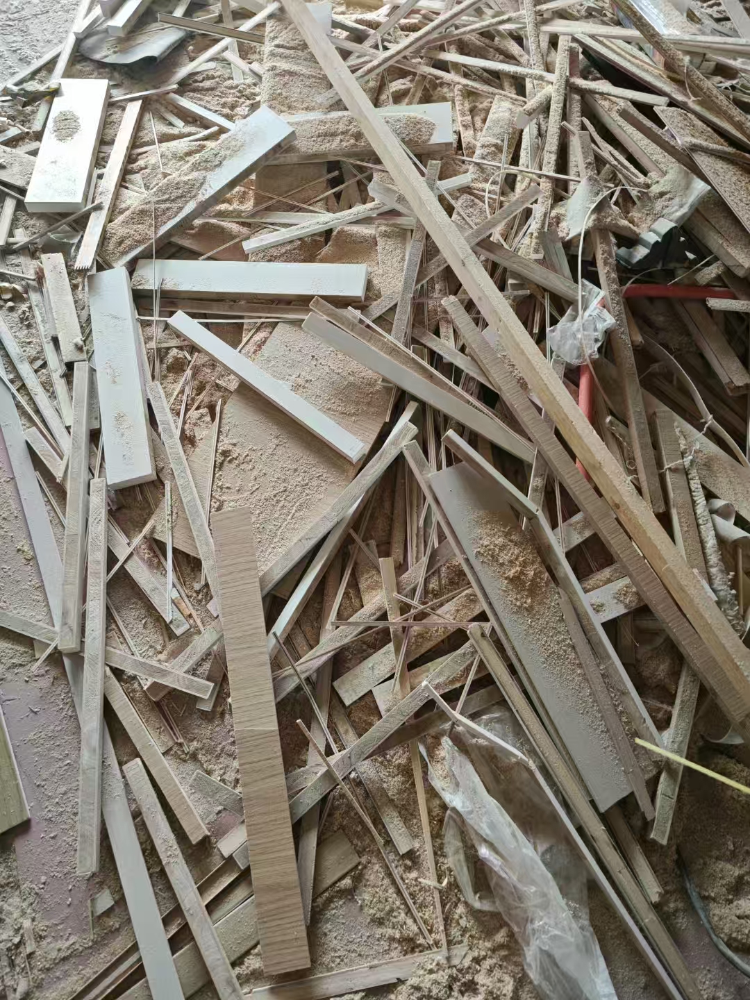 想看到是不是真木頭，請(qǐng)去工地哦